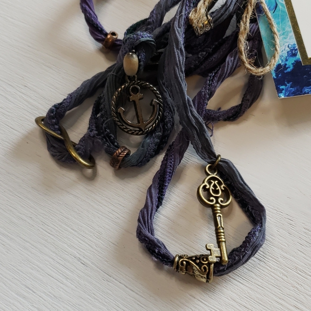Hand-dyed silk wrap bracelet - Picture 2 of 2